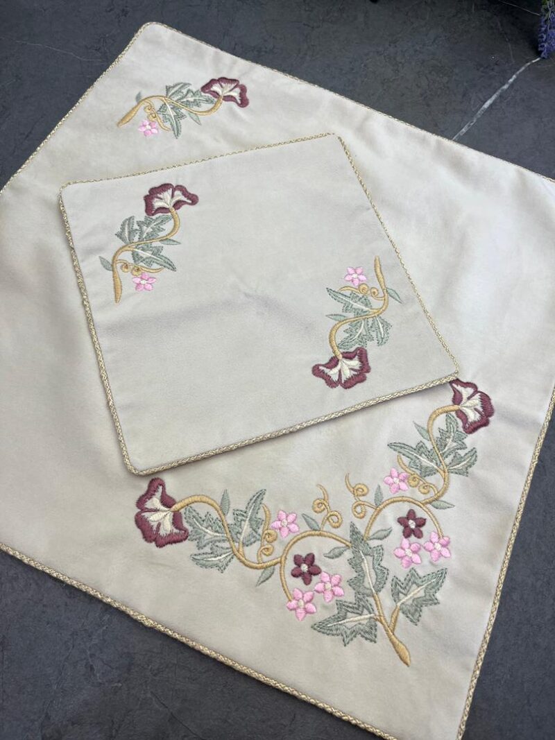 1056 جانماز مخمل گلدوزی کد 1056 - تصویر 1