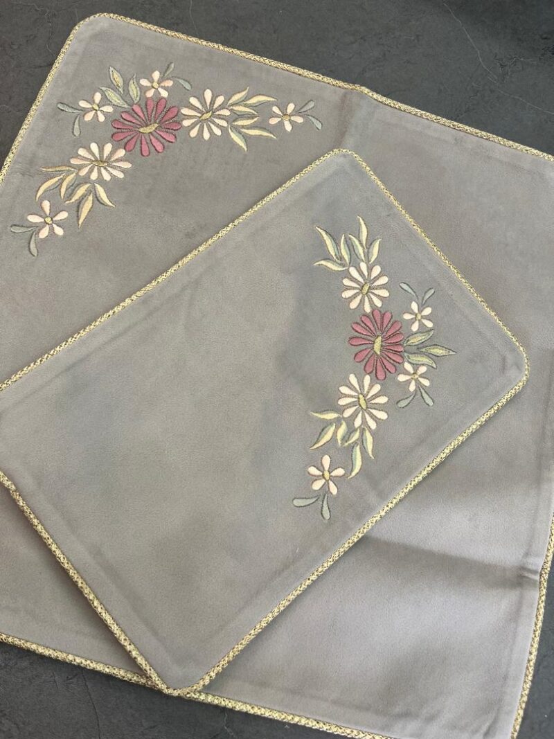 813 جانماز مخمل گلدوزی کد 813 - تصویر 1