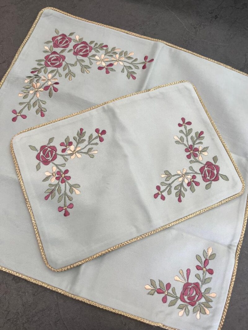 جانماز مخمل گلدوزی کد 815 - تصویر 1