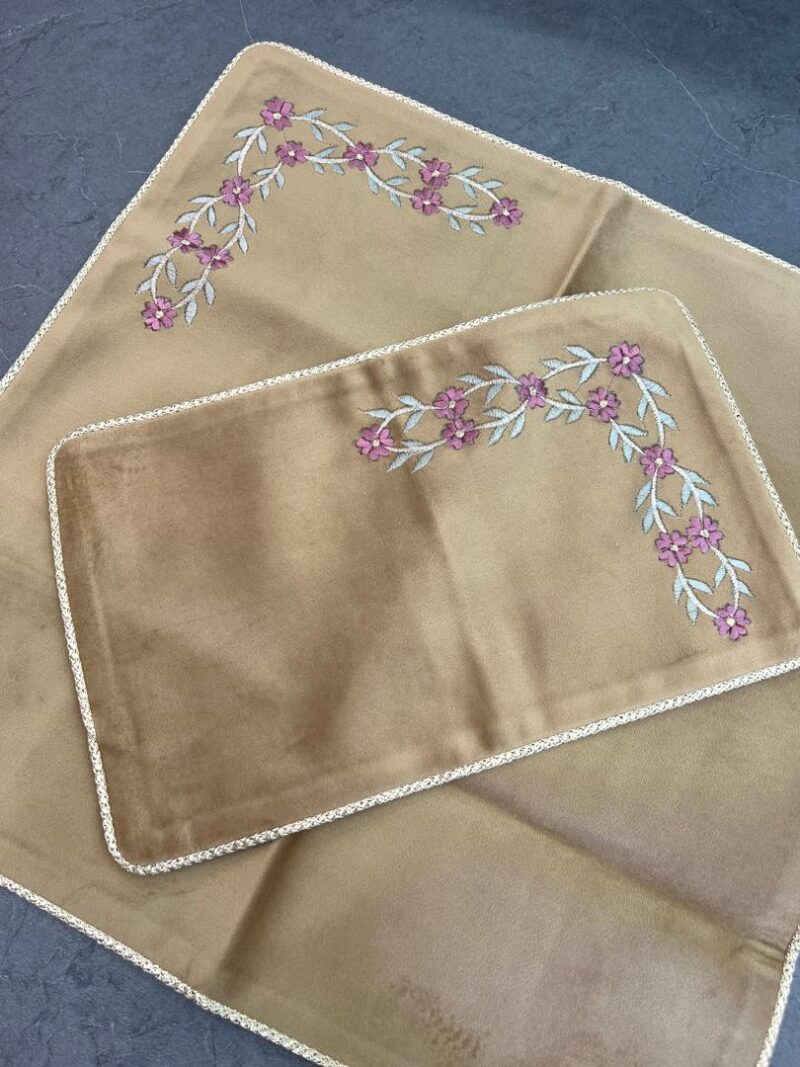 816 جانماز مخمل گلدوزی کد 816 - تصویر 1