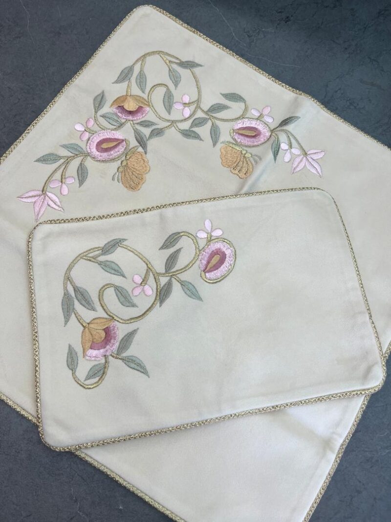 817 جانماز مخمل گلدوزی کد 817 - تصویر 1