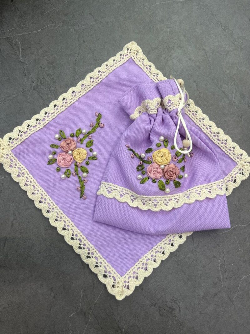 825 جانماز کیفی روبان دوزی کد 825 - تصویر 1