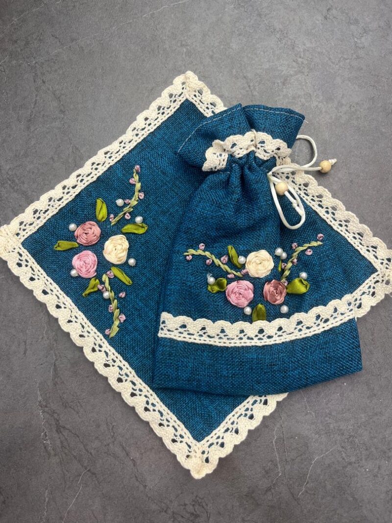 جانماز کیفی روبان دوزی کد 826 - تصویر 1