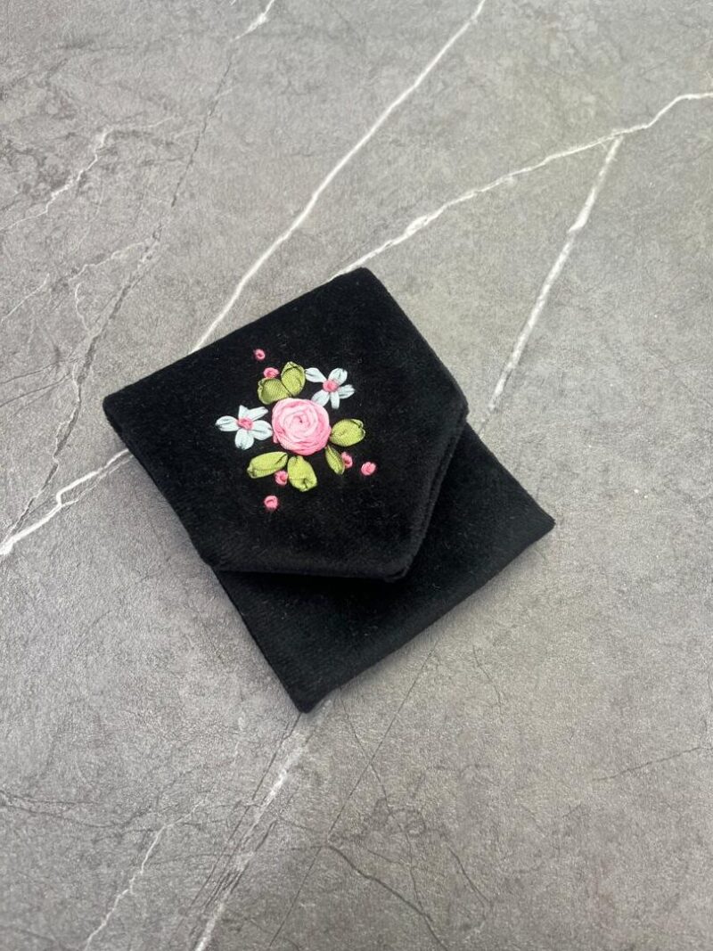 842 جانماز جیبی روبان دوزی تک گل کد 842 - تصویر 1