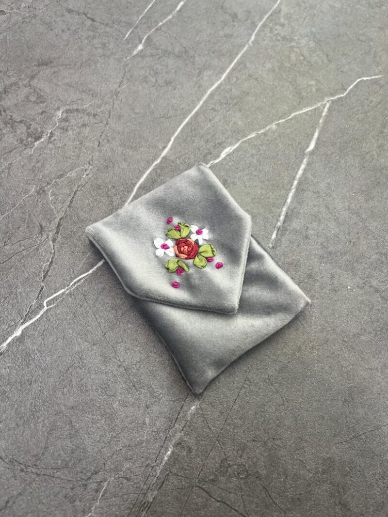 جانماز جیبی روبان دوزی تک گل کد 843 - تصویر 1