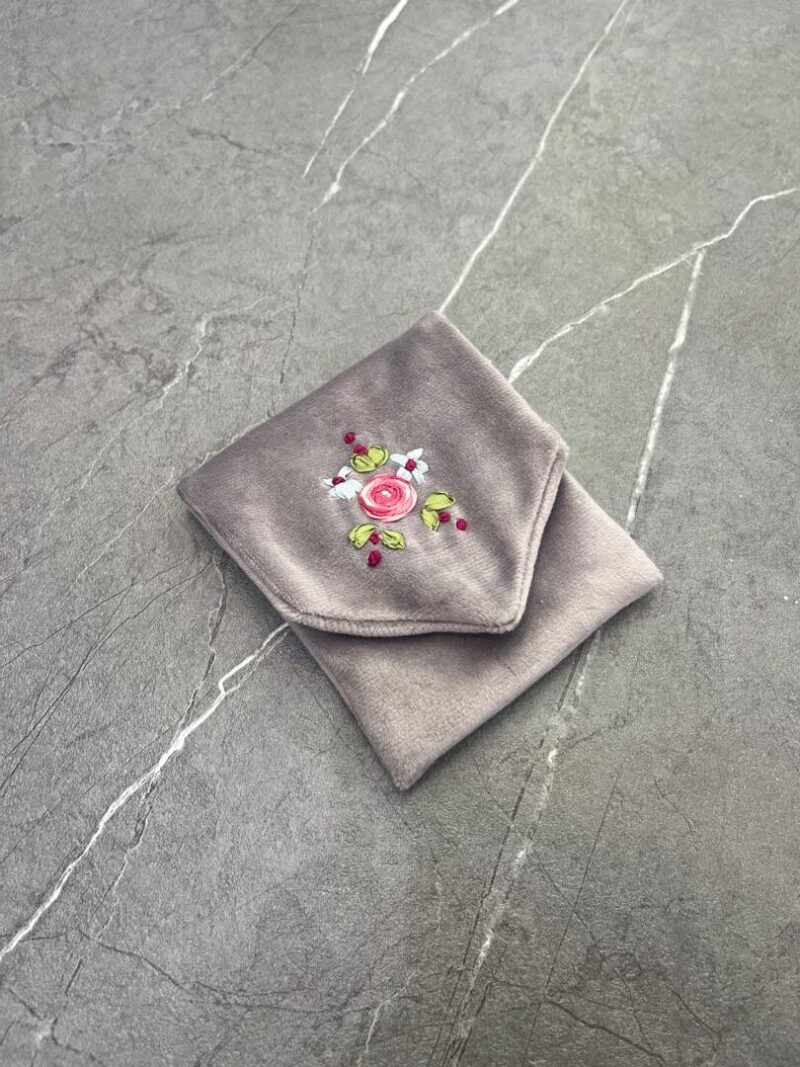 جانماز جیبی روبان دوزی تک گل کد 847 - تصویر 1