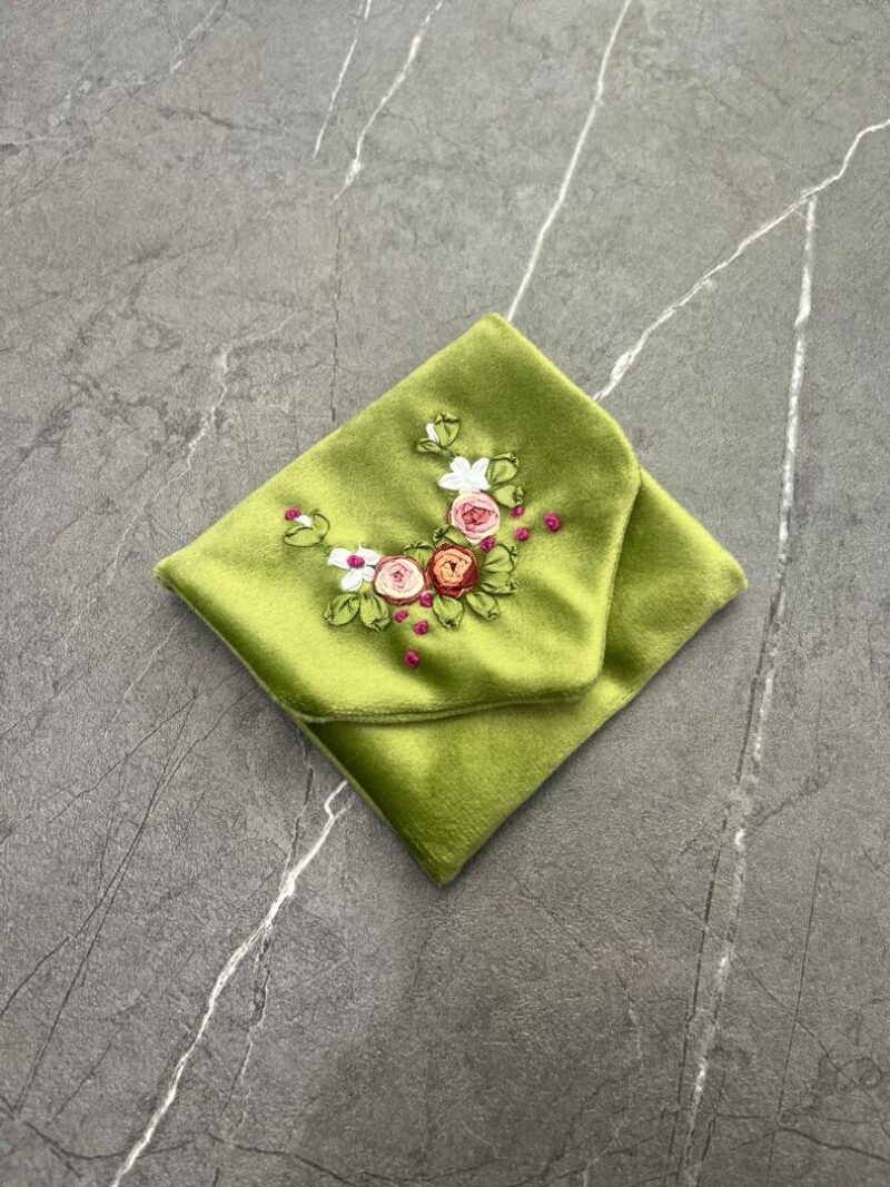 جانماز جیبی روبان دوزی سه گل کد 851 - تصویر 1