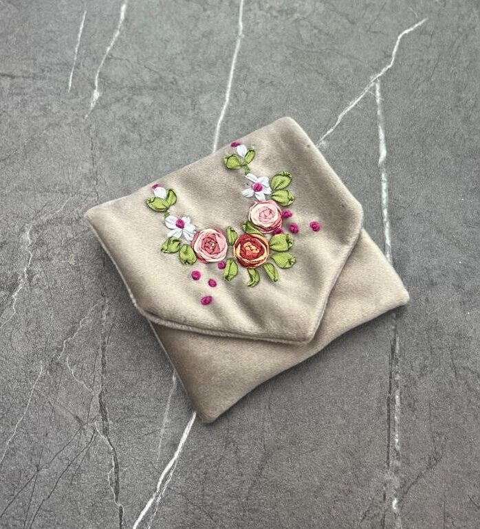 856 جانماز جیبی روبان دوزی سه گل کد 856 - تصویر 1