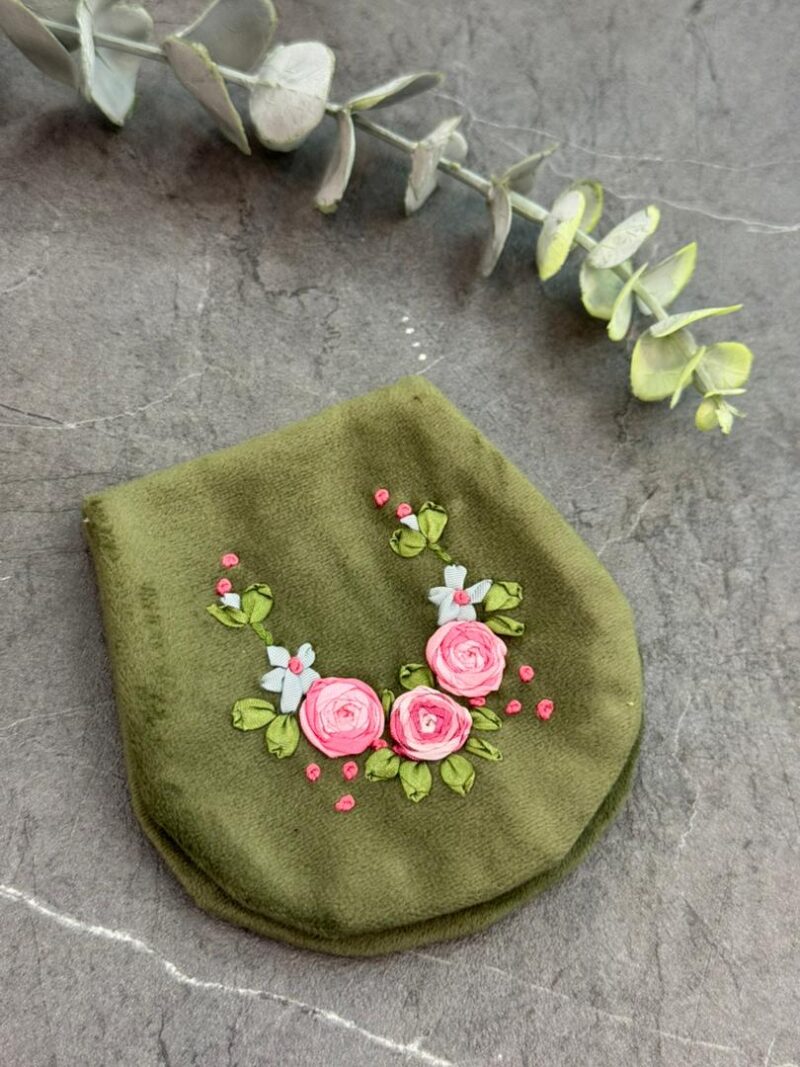 جانماز جیبی روبان دوزی نیم دایره کد 860 - تصویر 1