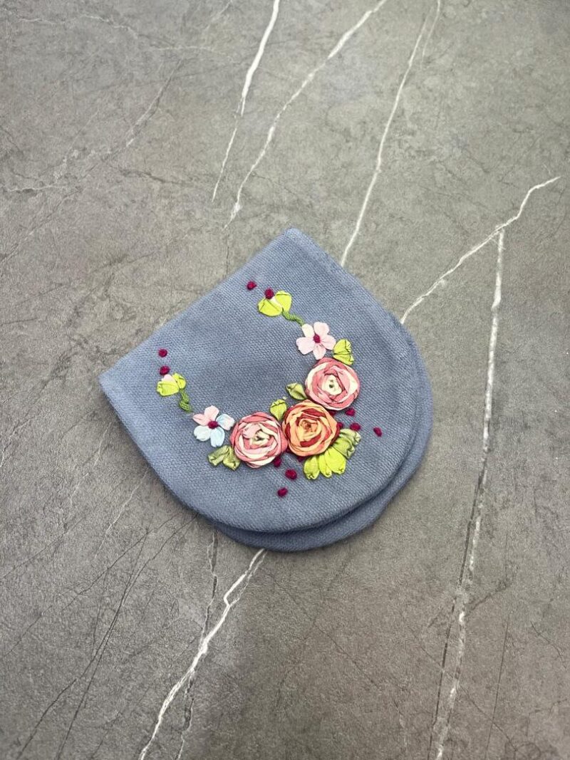 861 جانماز جیبی روبان دوزی نیم دایره کد 861 - تصویر 1