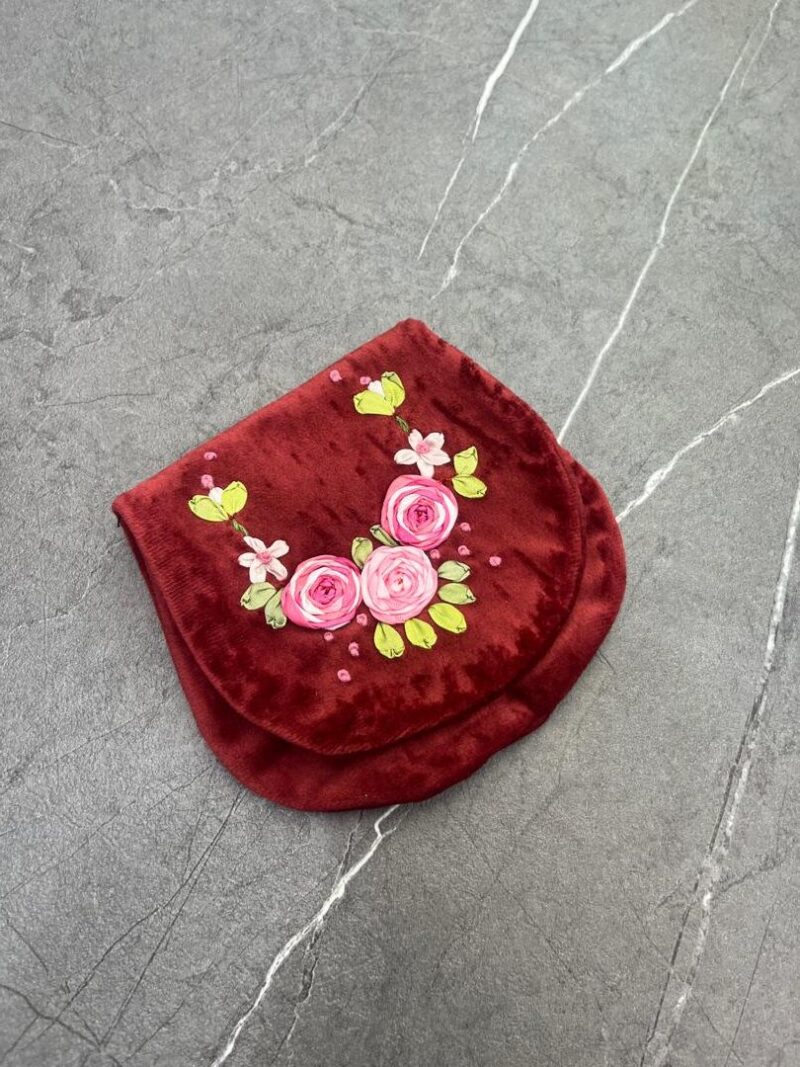 جانماز جیبی روبان دوزی نیم دایره کد 864 - تصویر 1