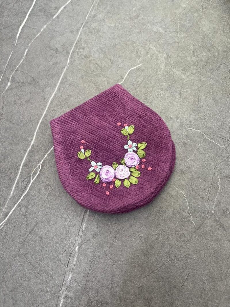 865 جانماز جیبی روبان دوزی نیم دایره کد 865 - تصویر 1