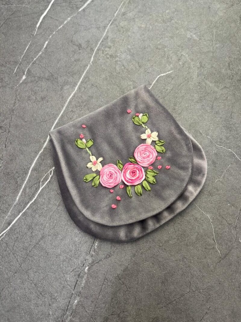 866 جانماز جیبی روبان دوزی نیم دایره کد 866 - تصویر 1