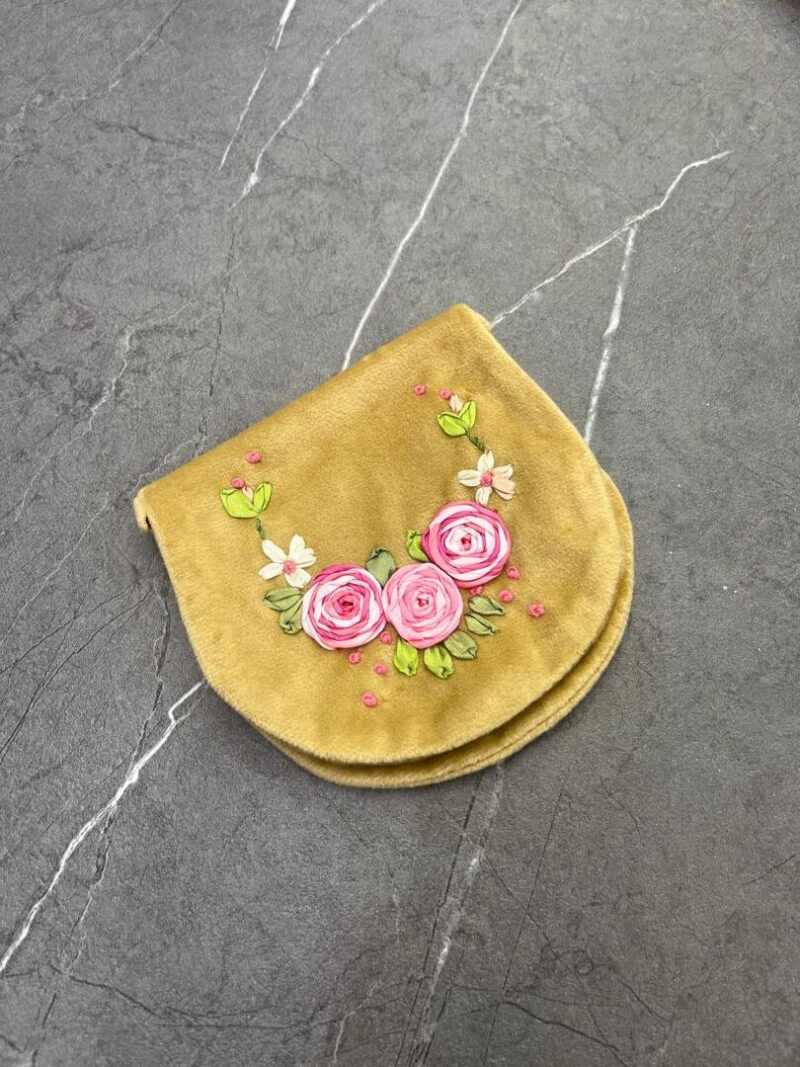 871 جانماز جیبی روبان دوزی نیم دایره کد 871 - تصویر 1