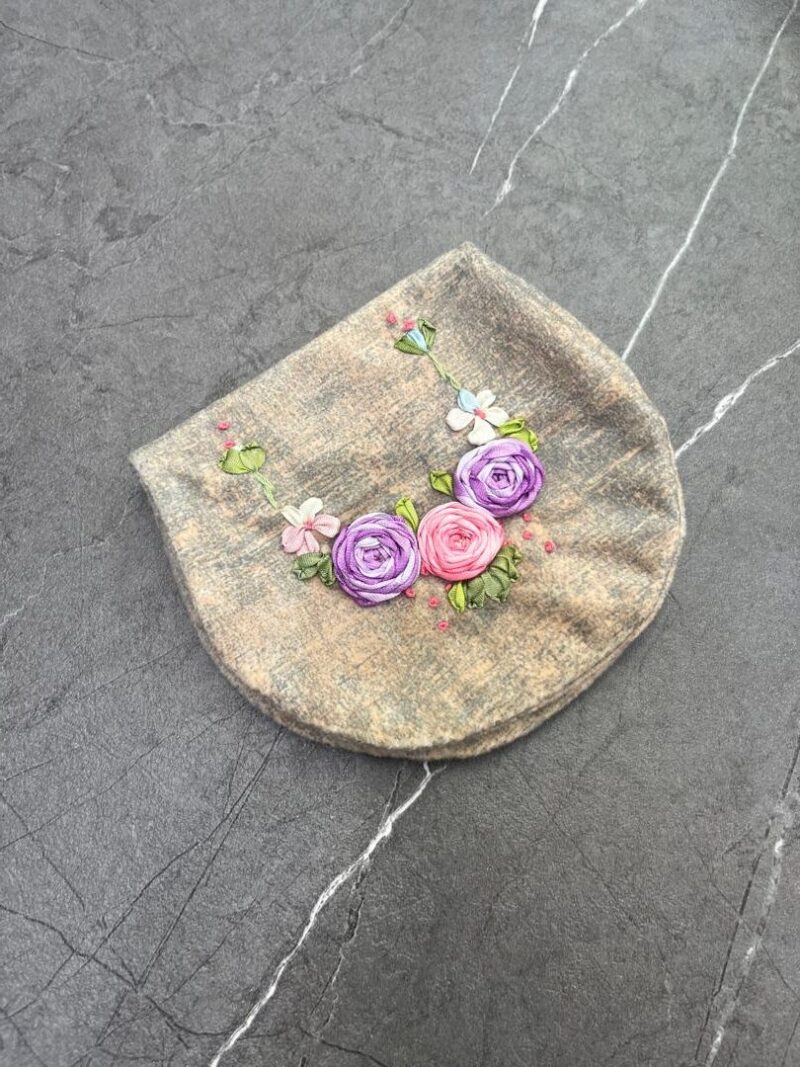 882 جانماز جیبی روبان دوزی نیم دایره کد 882 - تصویر 1