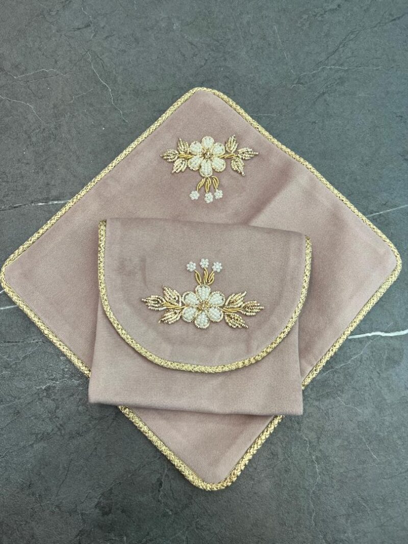 جانماز کیفی سرمه دوزی  کد 895 - تصویر 1