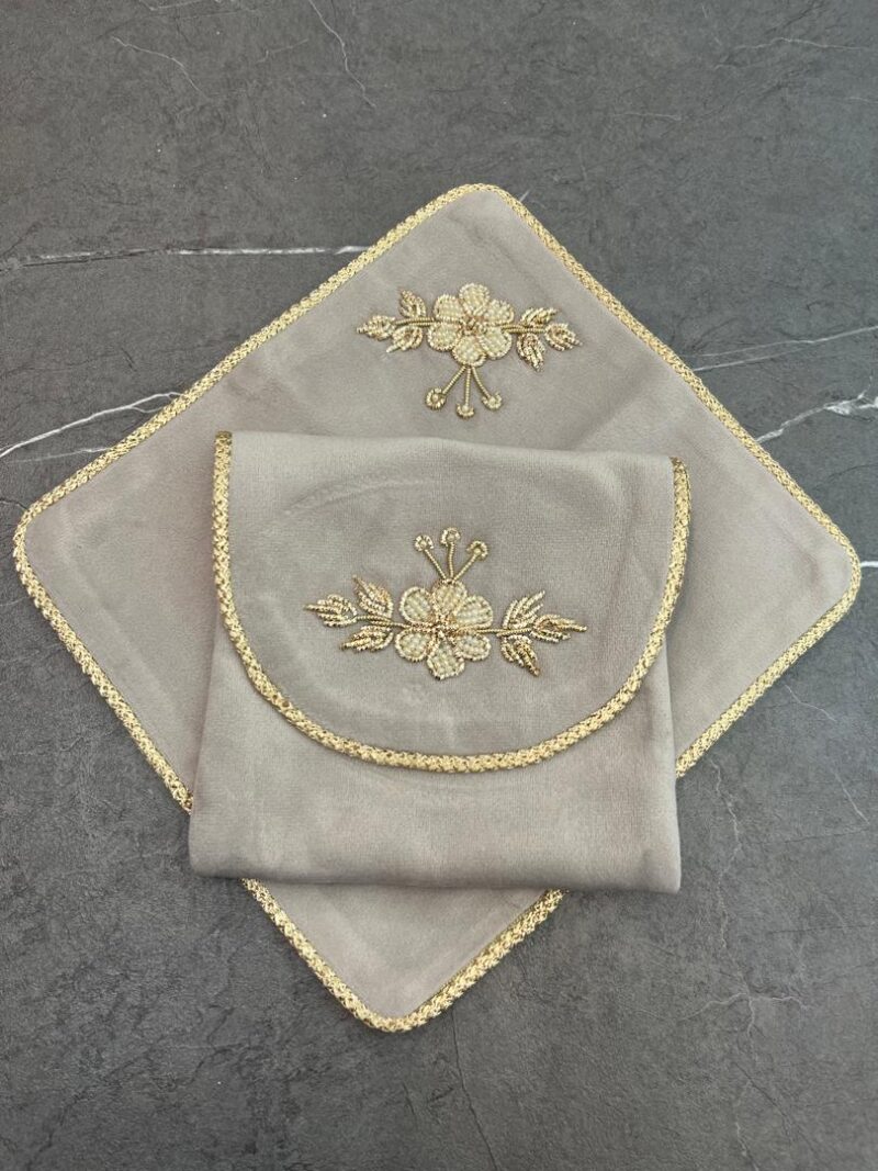 جانماز کیفی سرمه دوزی  کد 898 - تصویر 1