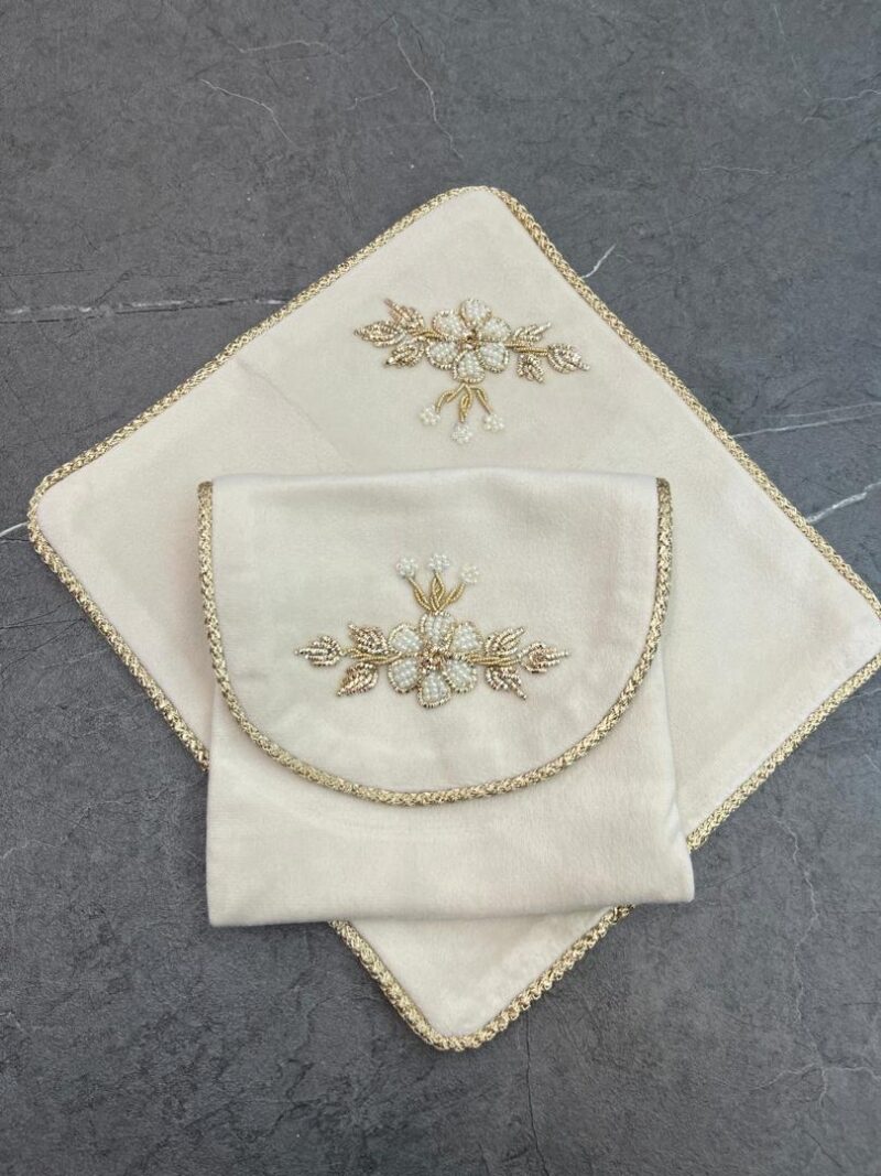 جانماز کیفی سرمه دوزی  کد 899 - تصویر 1