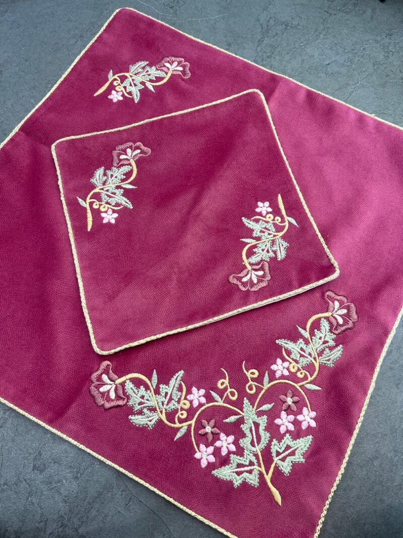 1061 جانماز مخمل گلدوزی کد 1061 - تصویر 1