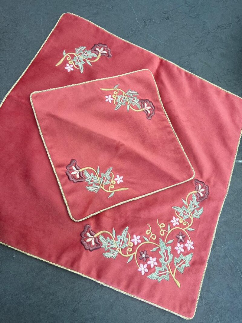 1062 جانماز مخمل گلدوزی کد 1062 - تصویر 1