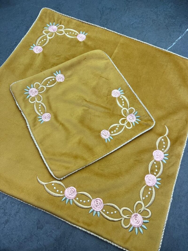 جانماز مخمل گلدوزی کد 1065 - تصویر 1