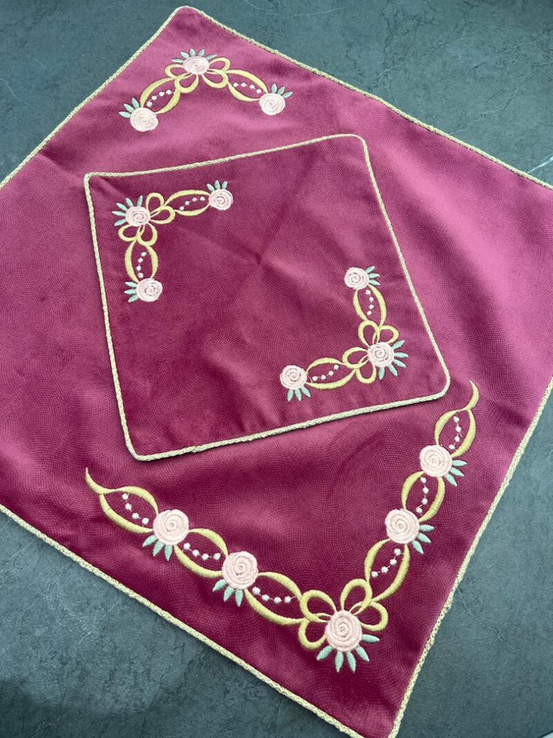 جانماز مخمل گلدوزی کد 1067 - تصویر 1