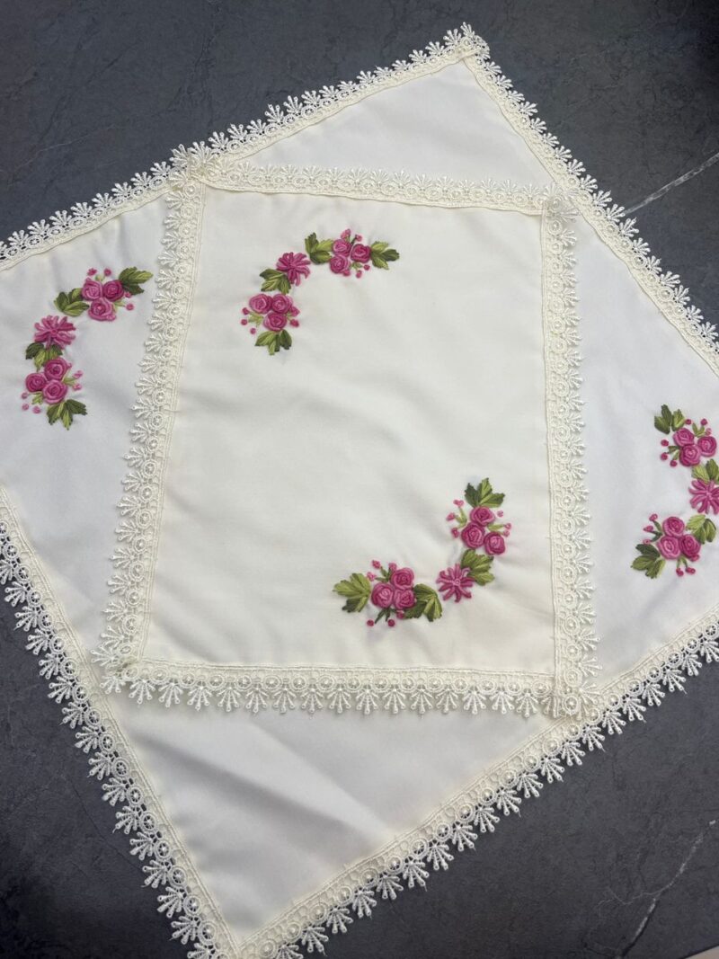 جانماز دو تکه کتان گلدوزی برزیلی کد 1085 - تصویر 1