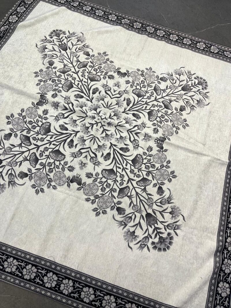 رومیزی مخمل طرح دار کد 1087 - تصویر 1