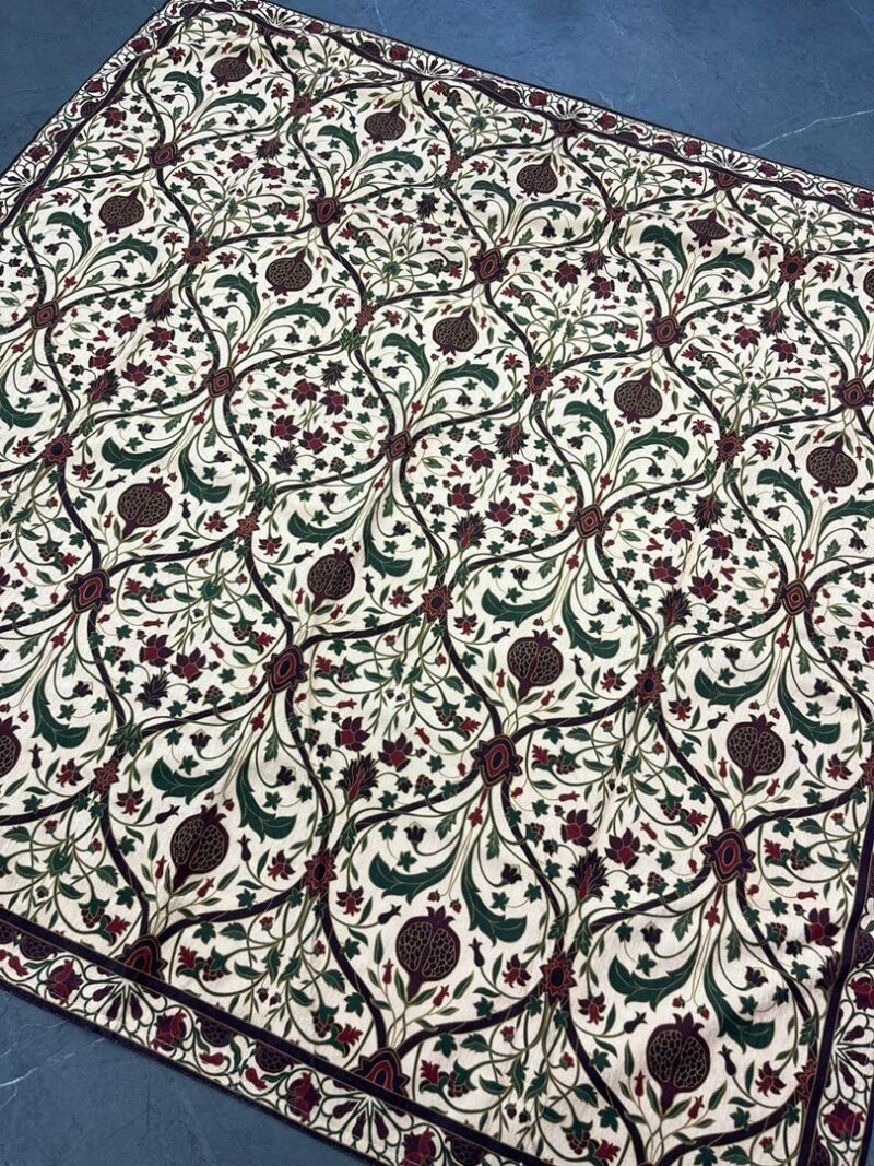 1091 رومیزی مخمل طرح دار کد 1091 - تصویر 1