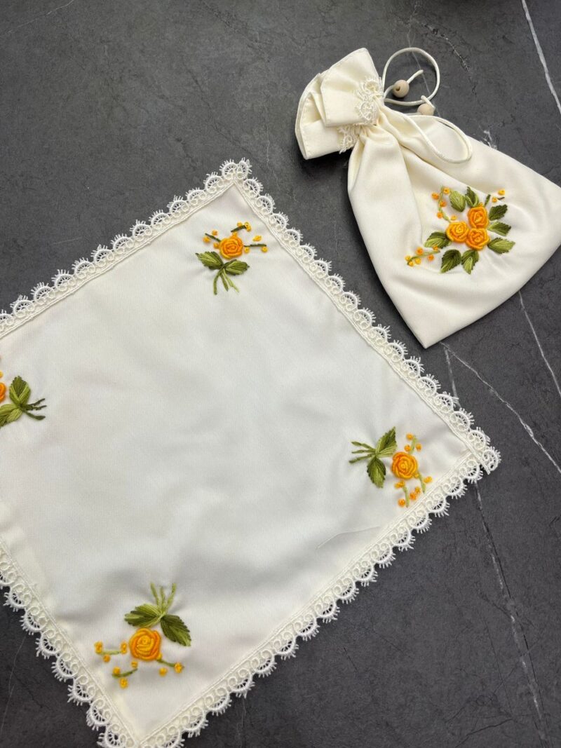 1119 جانماز کیفی کتان گلدوزی بریزیلی کد 1119 - تصویر 1