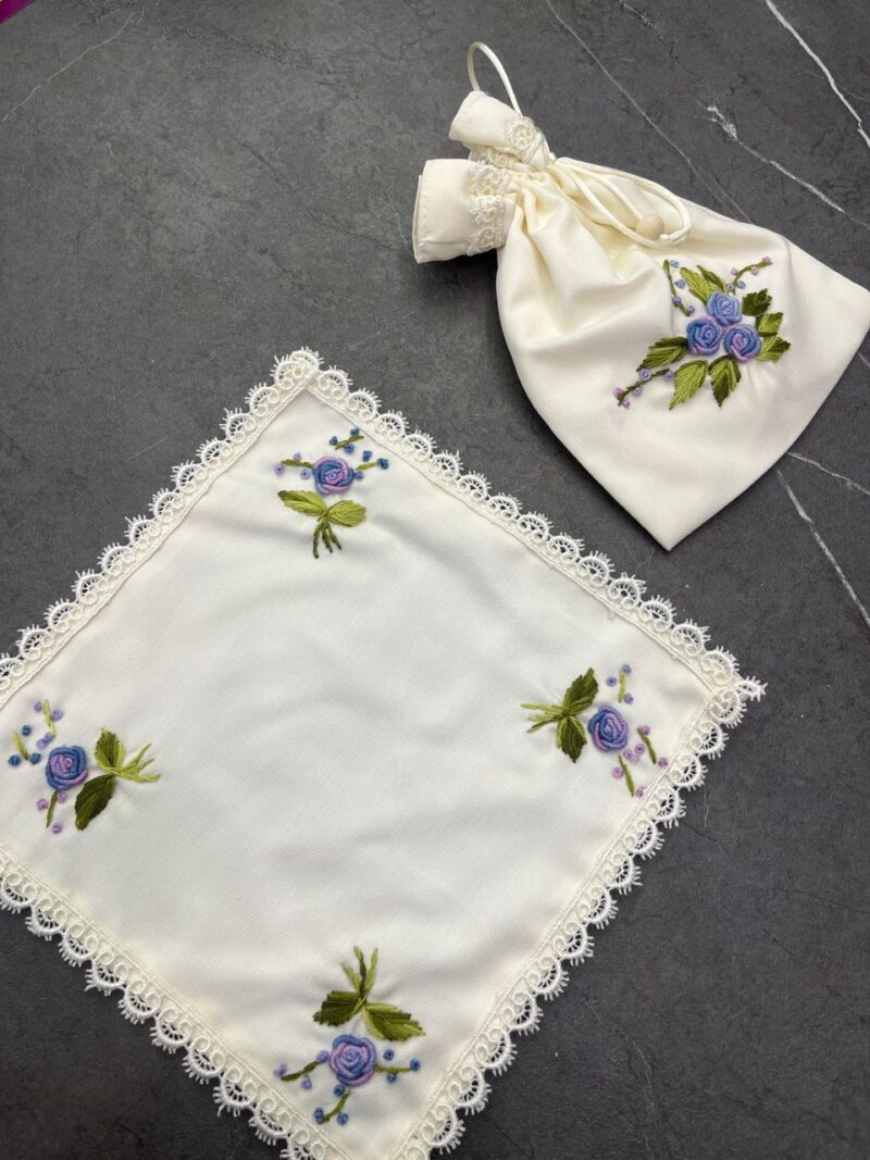 جانماز کیفی کتان گلدوزی بریزیلی کد 1120 - تصویر 1