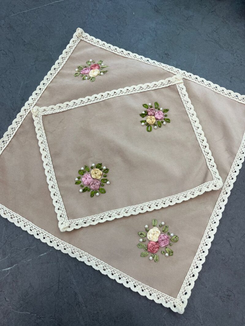 1123 جانماز دو تکه مخمل روبان دوزی کد 1123 - تصویر 1