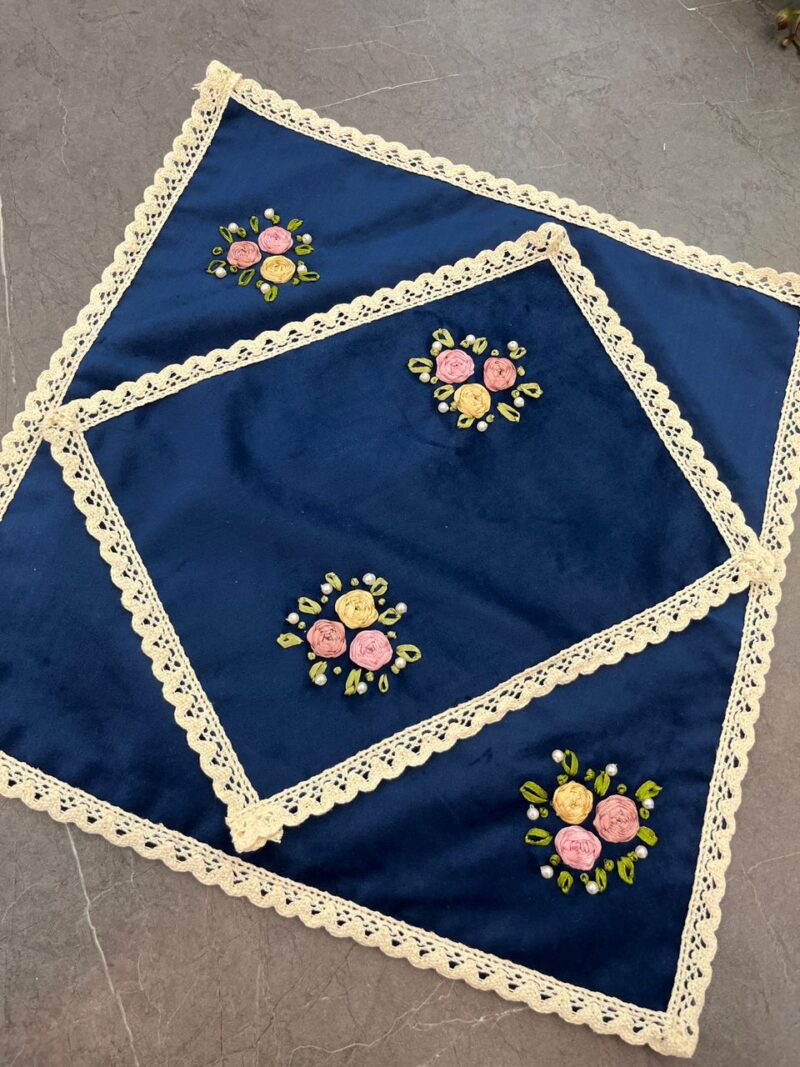 جانماز دو تکه مخمل روبان دوزی کد 1124 - تصویر 1