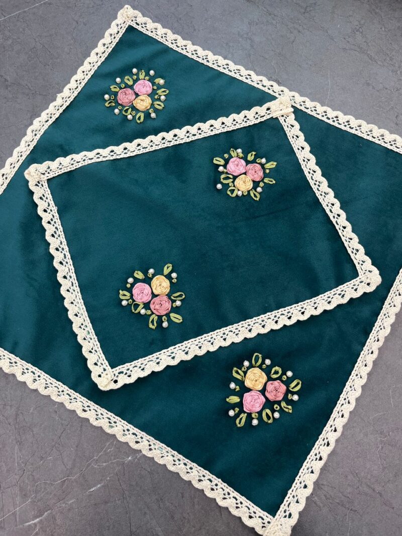 1125 جانماز دو تکه مخمل روبان دوزی کد 1125 - تصویر 1