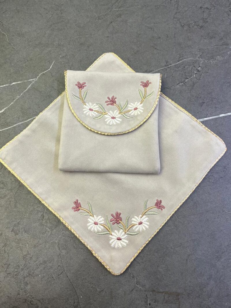 1281 جانماز کیفی مخمل گلدوزی کد 1281 - تصویر 1