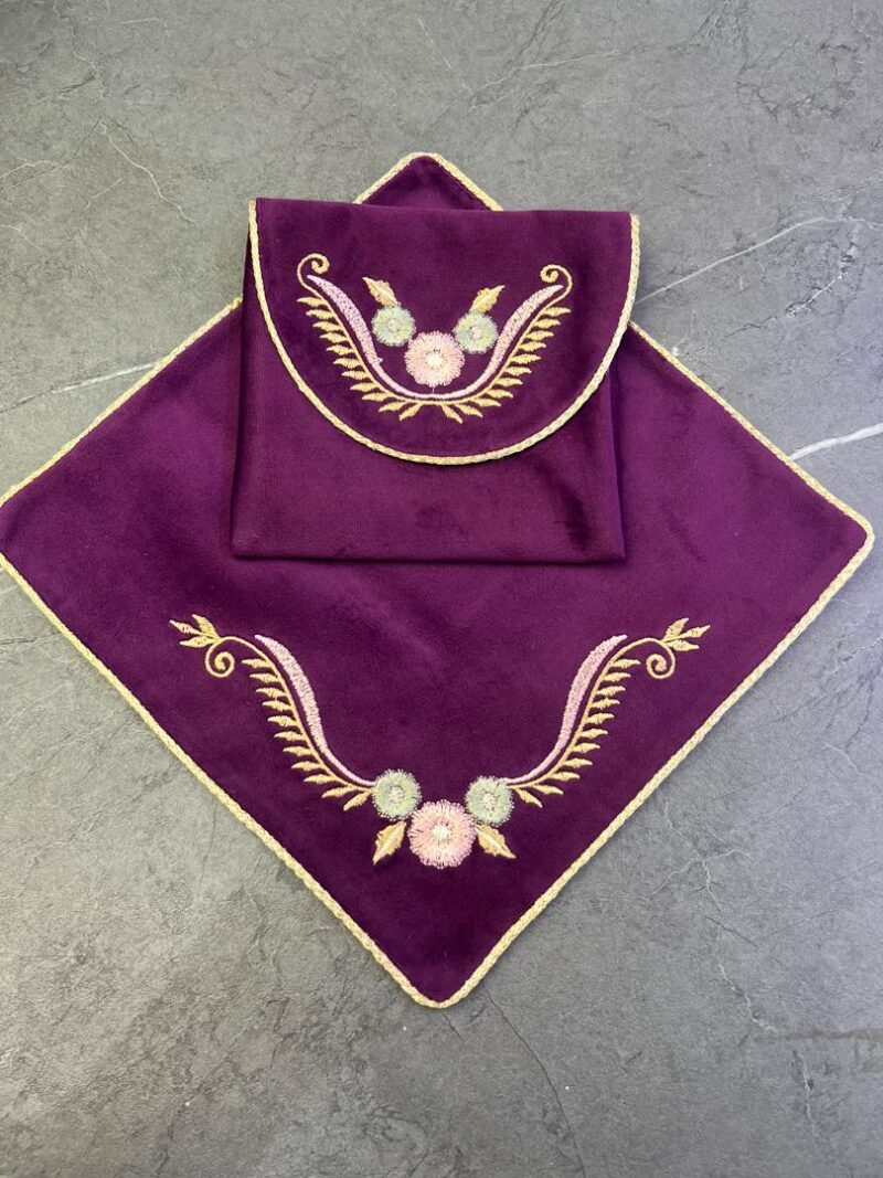 جانماز کیفی مخمل گلدوزی کد 1284 - تصویر 1