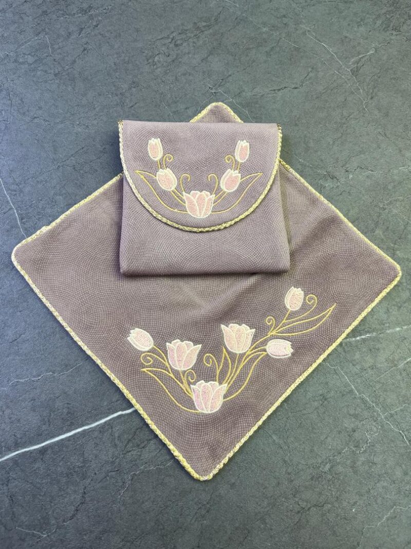 جانماز کیفی مخمل گلدوزی کد 1288 - تصویر 1