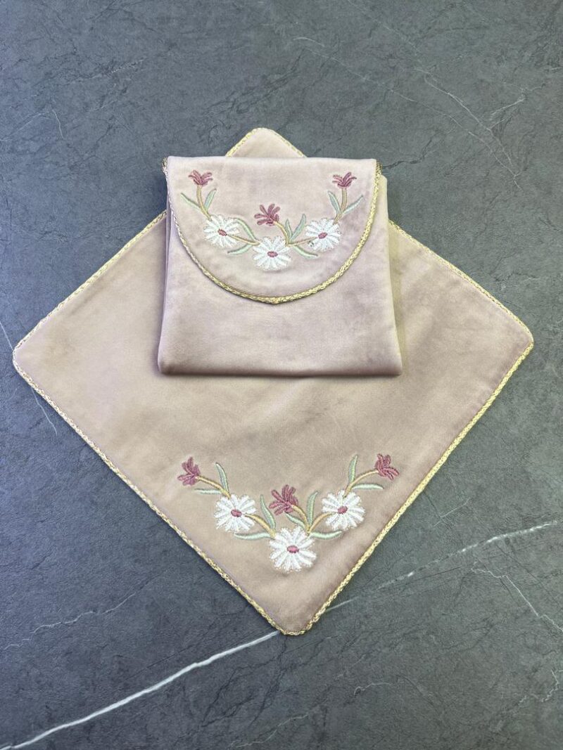 1290 جانماز کیفی مخمل گلدوزی کد 1290 - تصویر 1