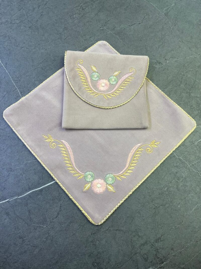 1291 جانماز کیفی مخمل گلدوزی کد 1291 - تصویر 1