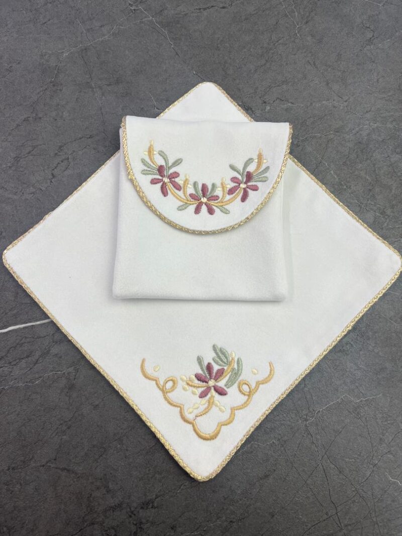 1300 جانماز کیفی مخمل گلدوزی کد 1300 - تصویر 1