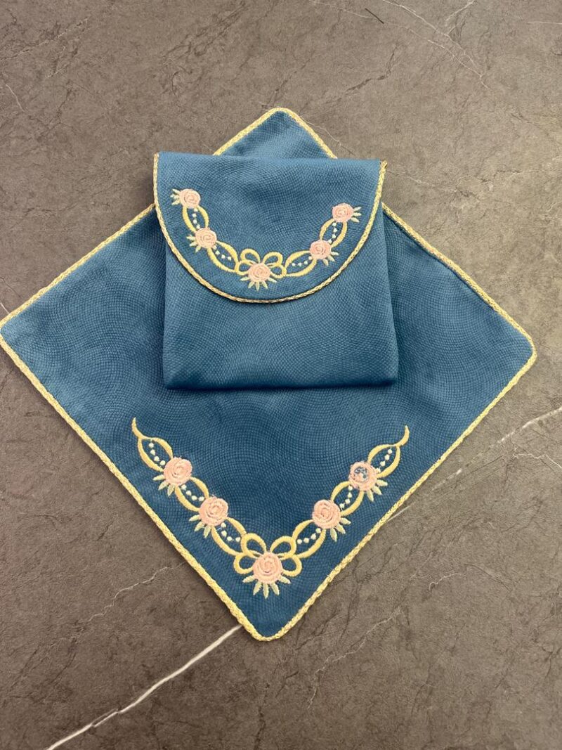 1304 جانماز کیفی مخمل گلدوزی کد 1304 - تصویر 1