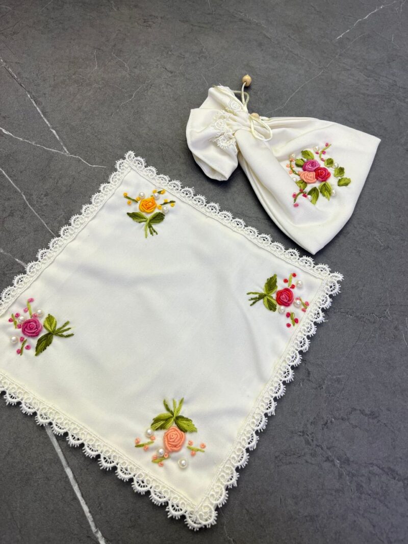 جانماز کیفی کتان گلدوزی بریزیلی کد 1384 - تصویر 1