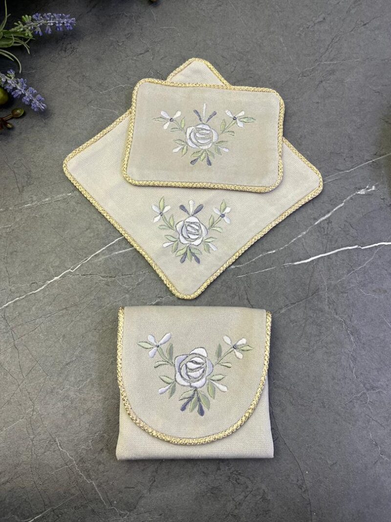 1545 جانماز کیفی مخمل گلدوزی کد 1545 - تصویر 1