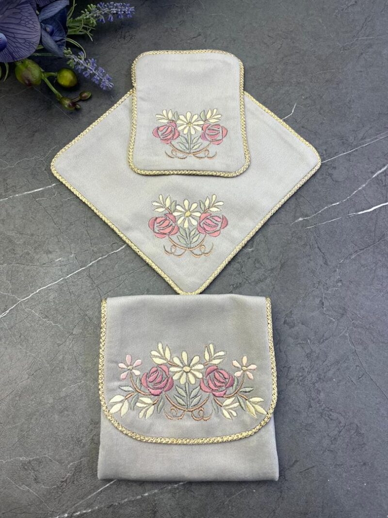 1548 جانماز کیفی مخمل گلدوزی کد 1548 - تصویر 1