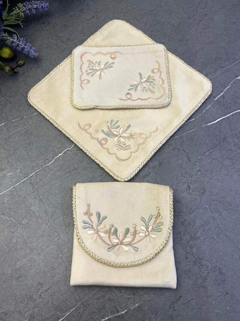 1550 جانماز کیفی مخمل گلدوزی کد 1550 - تصویر 1