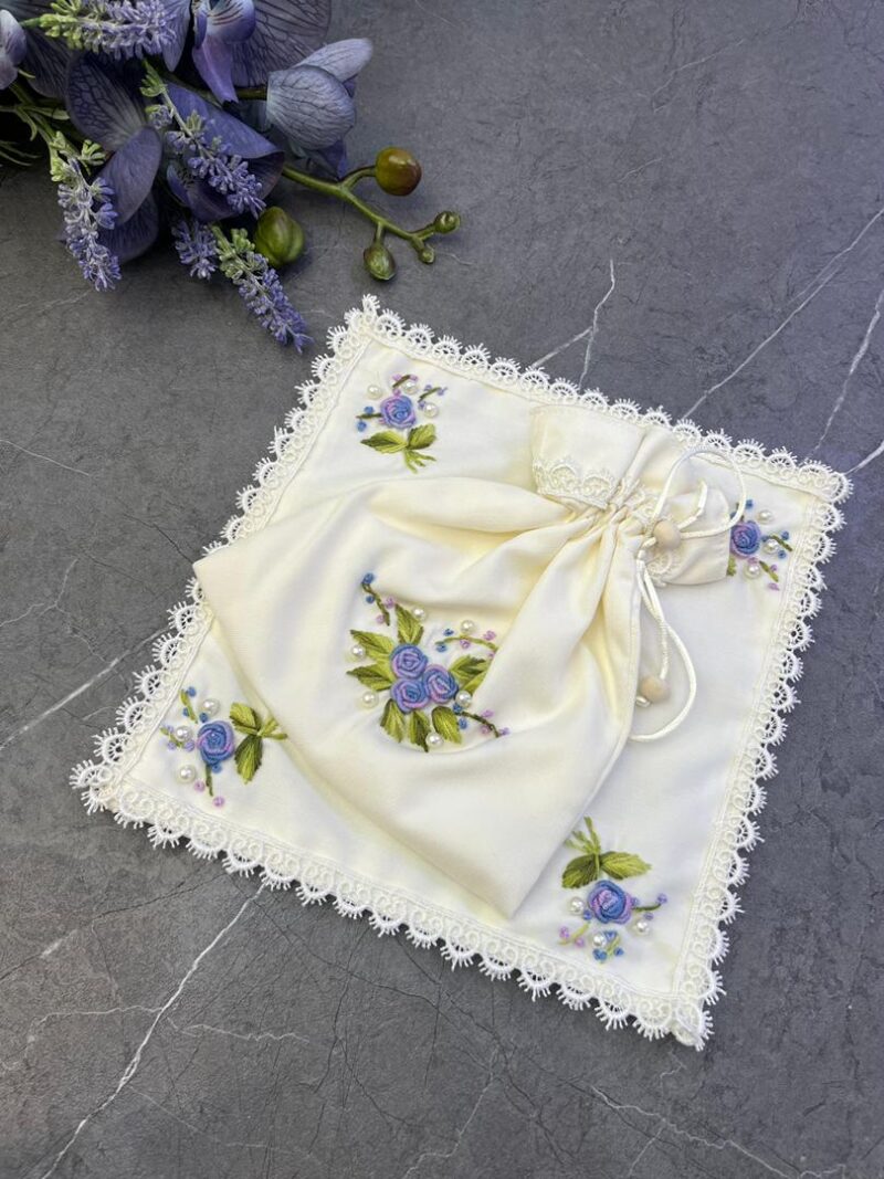 جانماز کیفی کتان گلدوزی بریزیلی کد 1561 - تصویر 1