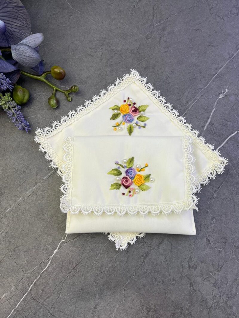 جانماز کیفی کتان گلدوزی بریزیلی کد 1563 - تصویر 1