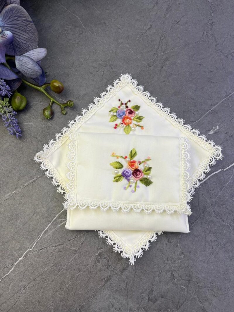 1565 جانماز کیفی کتان گلدوزی بریزیلی کد 1565 - تصویر 1