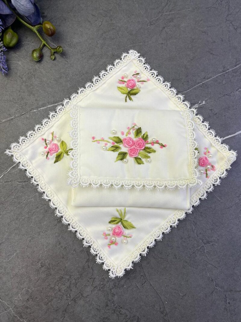 1570 جانماز کیفی کتان گلدوزی بریزیلی کد 1570 - تصویر 1