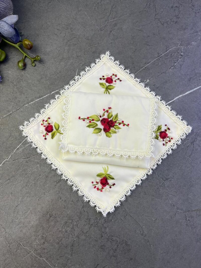 1572 جانماز کیفی کتان گلدوزی بریزیلی کد 1572 - تصویر 1